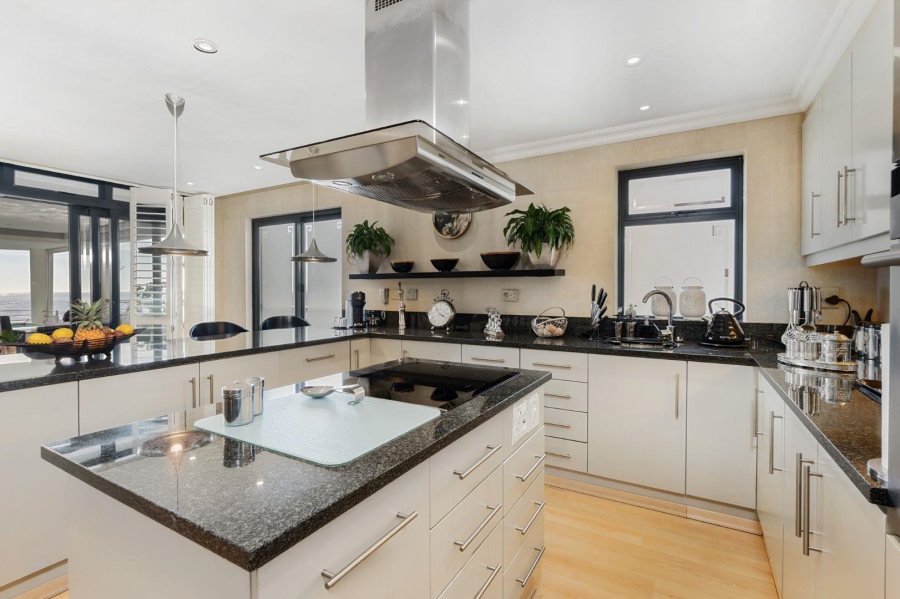 3 Bedroom Property for Sale in Sea Point Western Cape